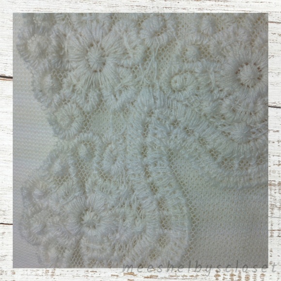 Umgee Ivory Cream Lace Ruffle Flowy Sheer Vest - Picture 5 of 8